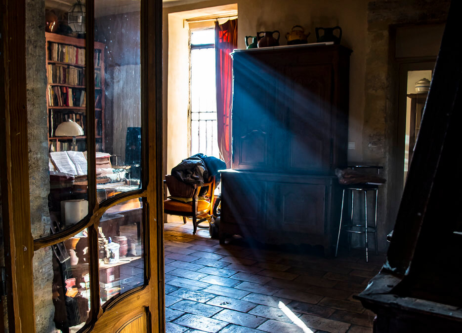 Et je te lèche sur la vitrine, nue, simple, froide, comme morte.